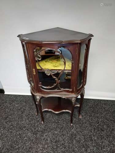 An antique Chippendale style ornate corner display cabinet, ...