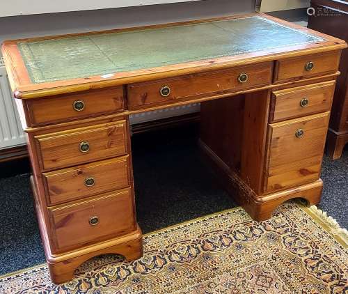 A Pine Ducal knee hole writing desk with green leather top [...