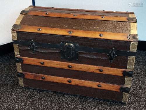 Antique Wooden bound steamer trunk. [53x68x43cm]