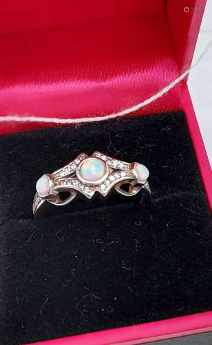 A silver, CZ & opal paneled art nouveau style ring [4.18g]