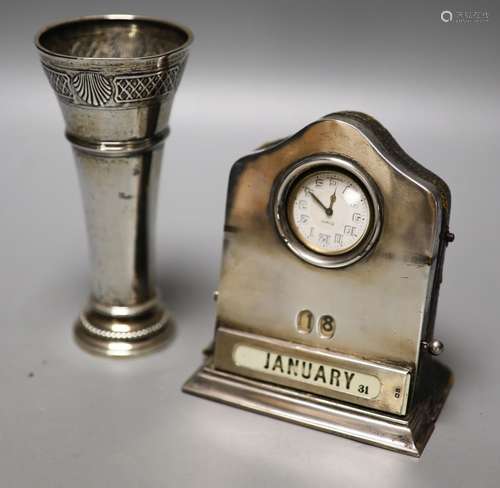 An Edwardian silver mounted desk calendar/timepiece, Birming...