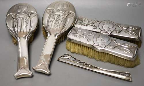 An Edwardian Art Nouveau silver mounted brush and comb set (...