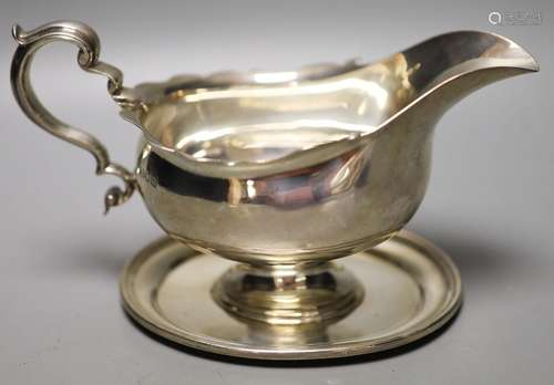 An Edwardian silver pedestal sauceboat on oval base, Thomas ...