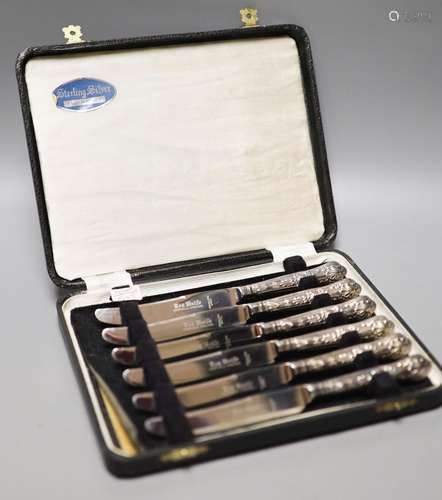 A modern cased set of six silver handled tea knives.