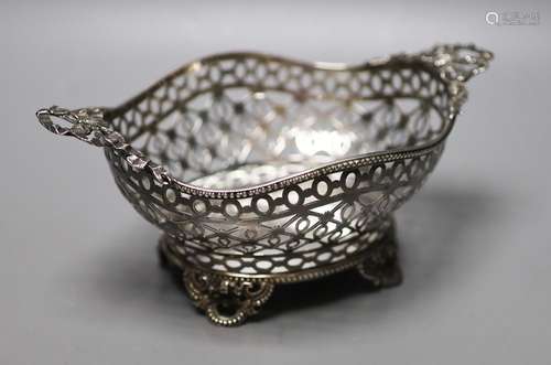 An Edwardian pierced silver oval two handled dish, William C...