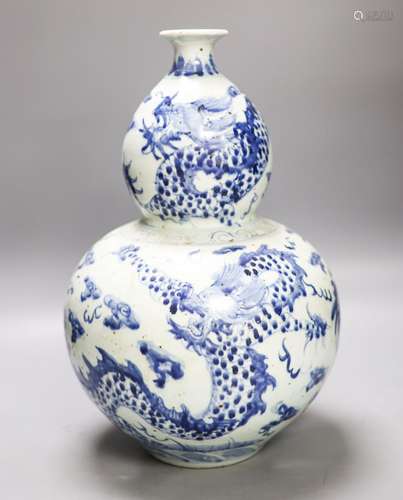 An impressive Chinese blue and white double gourd ‘dragon’ v...