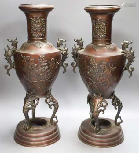 A pair of Japanese bronze vases, Meiji period40cm