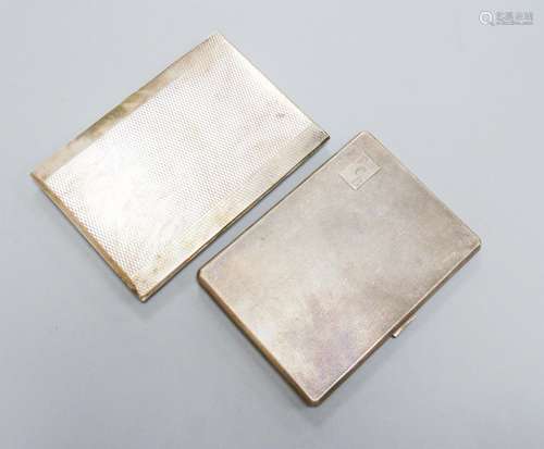 Two George V engine turned silver cigarette cases, largest 1...