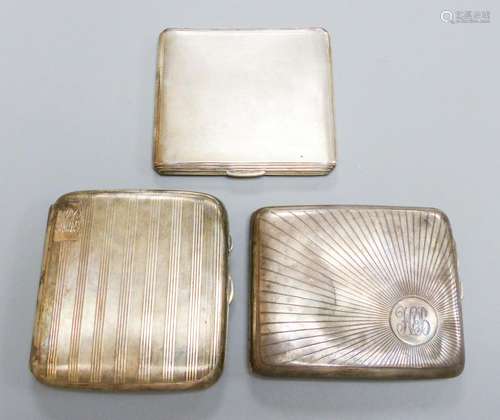 Three assorted George V silver cigarette cases, largest 9.8c...