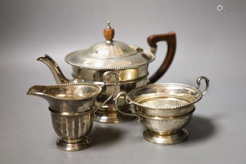 A George V silver circular three piece tea set, Birmingham, ...