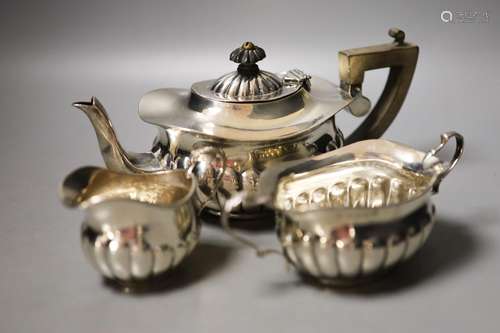 An Edwardian fluted silver three piece bachelor's tea set, B...