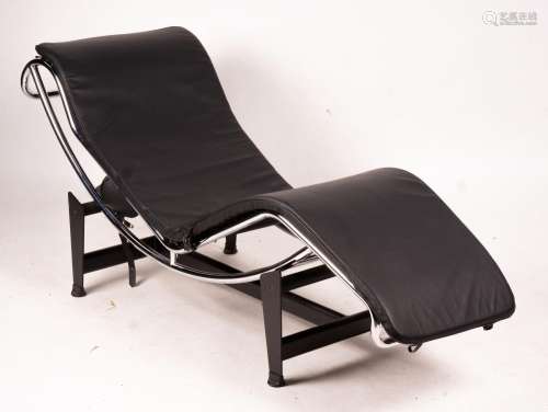 A Corbusier style black leather chaise longue, length 158cm,...