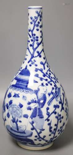 A Chinese blue and white bottle vase,30cm