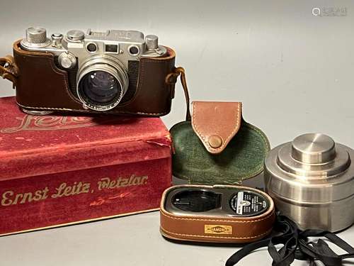 A cased Leica Ernst Leitz Wetzlar nr. 606583 camera together...