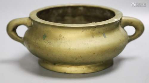 A Chinese bronze gui censer,21cm