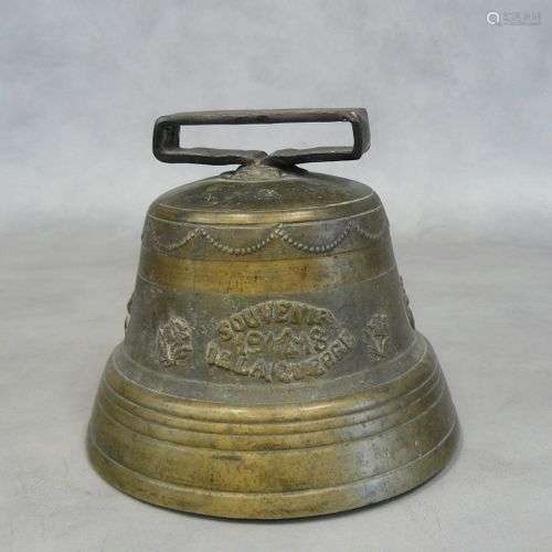 une cloche en bronze désignée : Obertino-Suisse La Sarraz et...