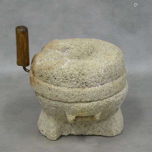 une ancienne meule manuelle à sel en pierre - H 26 cm (33,5 ...