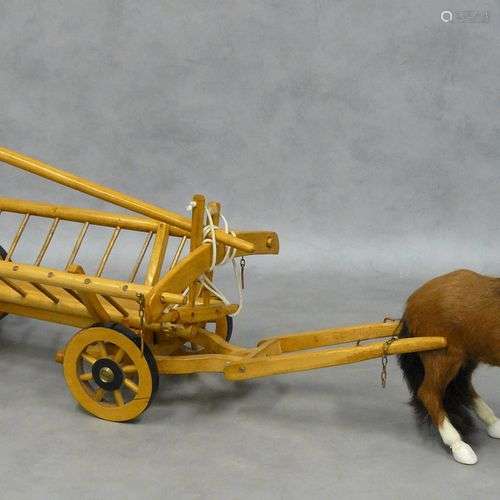 un jouet charriot à foin en bois - L 70 cm; joint un cheval ...