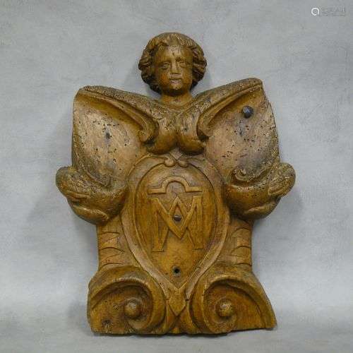 élément décoratif en bois de noyer sculpté : angelot enserra...