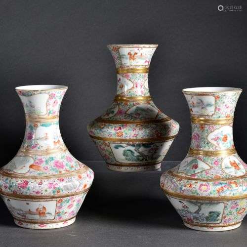 CHINE - Début du XXe siècle Paire de vases en porcelaine, à ...