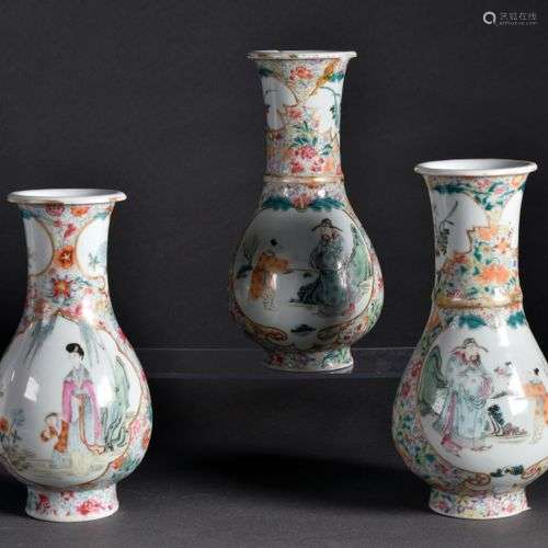 CHINE - Début du XXe siècle Paire de vases en porcelaine, à ...