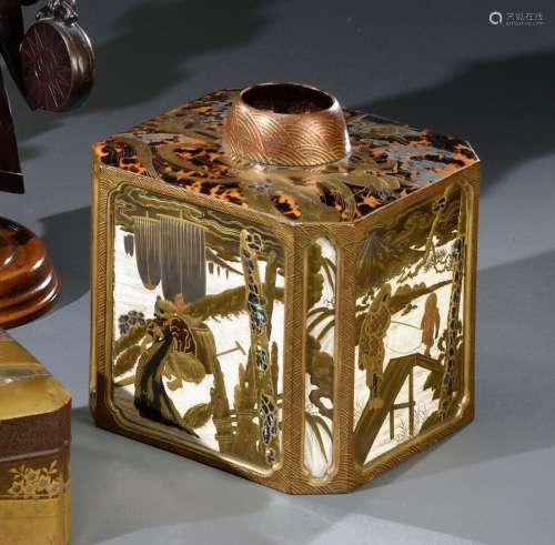 JAPON - Période MEIJI (1868-1912) Couvercle de boîte à pans ...