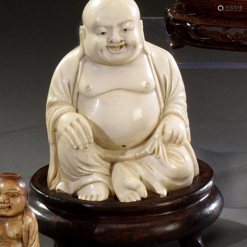 ** CHINE - Vers 1900 Hotei assis, sujet en ivoire H. 10 cm -...－【Deal ...