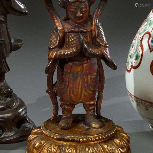 CHINE - Fin de période MING (1368-1644) Statuette de gardien...
