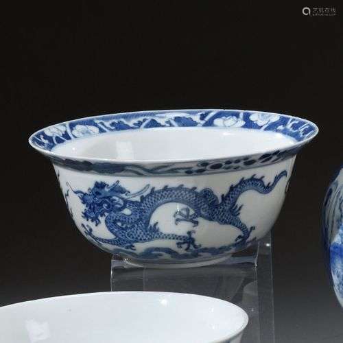 CHINE - Fin du XIXe siècle Bol en porcelaine, à décor blanc ...