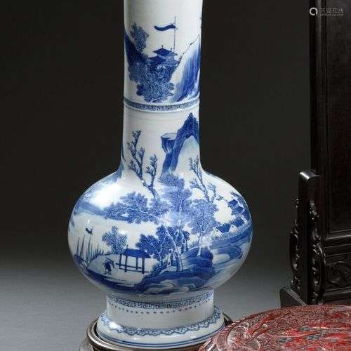 CHINE - Vers 1900 Vase en porcelaine, le long col de forme b...