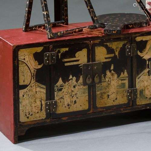 CHINE - XVIIIe et XIXe siècles Cabinet à deux portes en bois...