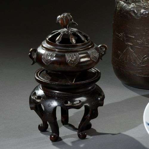 JAPON - Période EDO (1603-1868) Petit brûle-parfums rond tri...