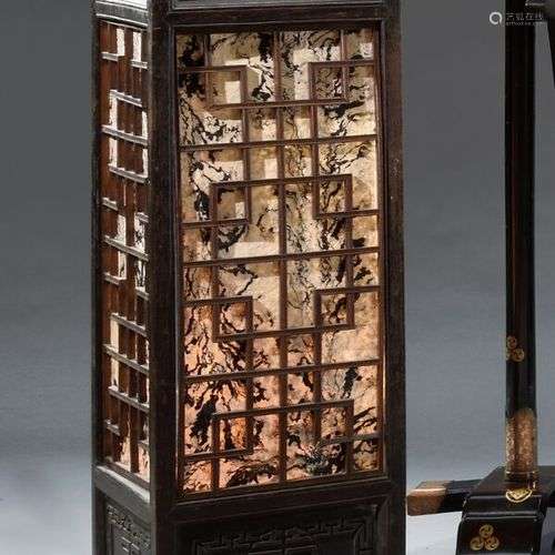 JAPON - Période MEIJI (1868-1912) Lanterne carrée en bois de...