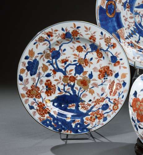 CHINE - Début du XVIIIe siècle Deux plats en porcelaine à dé...