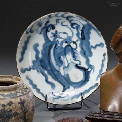 VIETNAM, Hué - Fin du XVIIIe siècle Assiette en porcelaine, ...