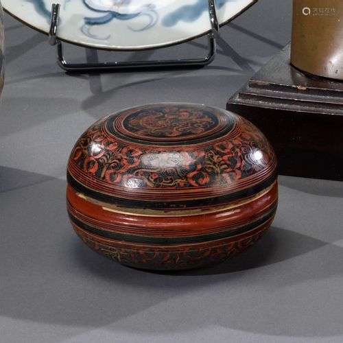 CHINE du Sud - XIXe siècle Petite boîte ronde en bois laqué ...