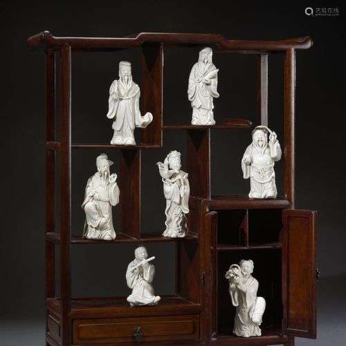 CHINE - XXe siècle Petit cabinet miniature en bois exotique ...