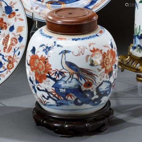 CHINE - Fin du XVIIIe siècle Pot à gingembre en porcelaine à...