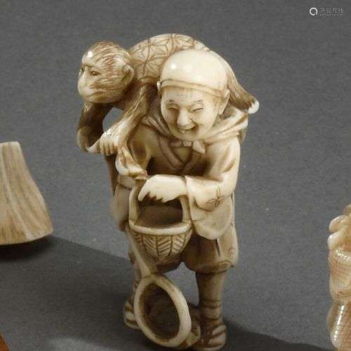 ** JAPON - Période MEIJI (1868-1912) Netsuke en ivoire, Saru...