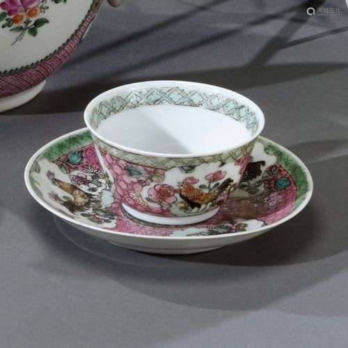 CHINE - XVIIIe siècle Tasse à thé et sa sous-tasse en porcel...