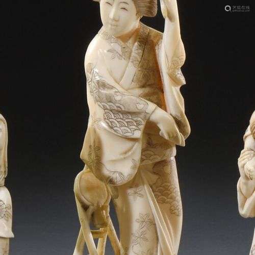 JAPON - Période MEIJI (1868-1912) Okimono en ivoire de morse...