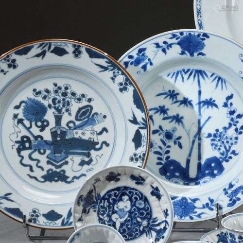 CHINE - XVIIIe siècle Deux assiettes en porcelaine, l'une à ...