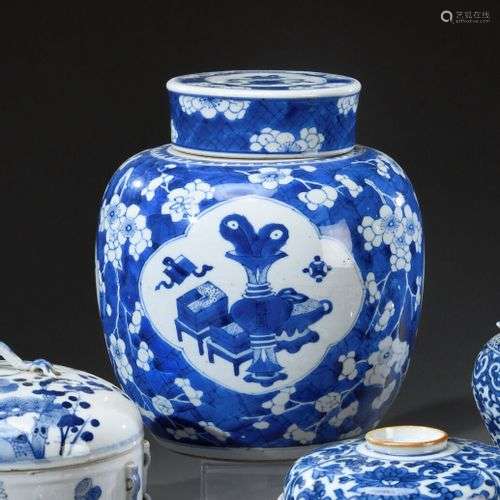 CHINE - Début du XIXe siècle Pot à gingembre en porcelaine, ...