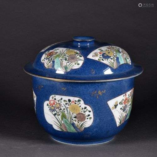 CHINE - XIXe siècle Pot couvert en porcelaine, à décor polyc...