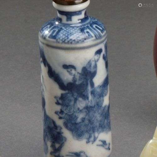 CHINE - XIXe siècle Tabatière en porcelaine, à décor blanc b...