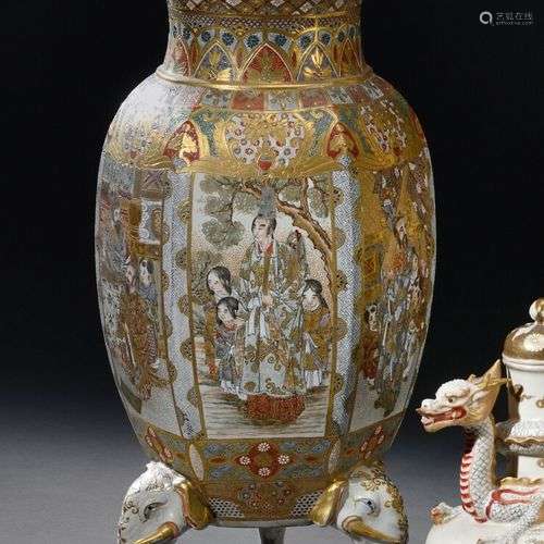 JAPON, Satsuma - Période MEIJI (1868-1912) Grand vase hexago...