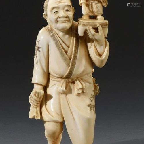 ** JAPON - Période MEIJI (1868-1912) Okimono en ivoire, viei...