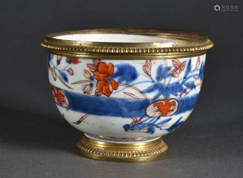 JAPON, Imari - Période EDO (1603-1868) Tasse à chocolat en p...