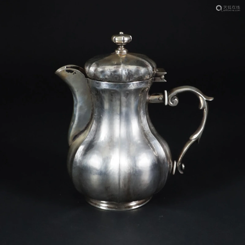 An Italian 800/1.000 silver coffee pot