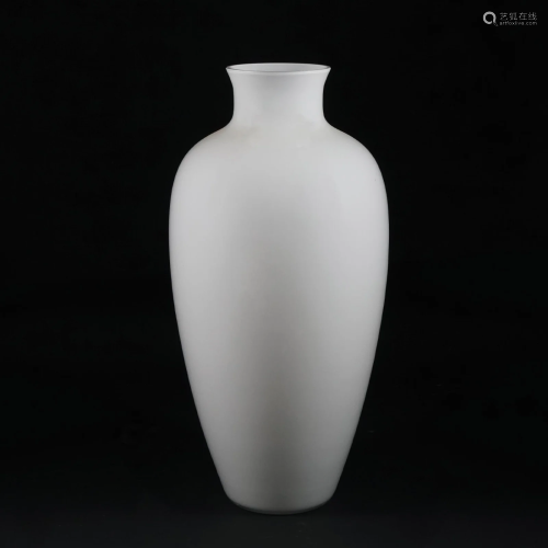 A Murano jacketed white blown glass Opalini vase